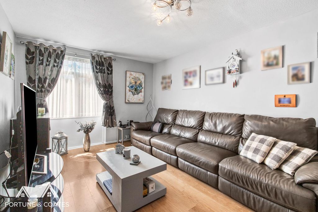 Property photo 3 of 18 Milwards_6.Jpg
