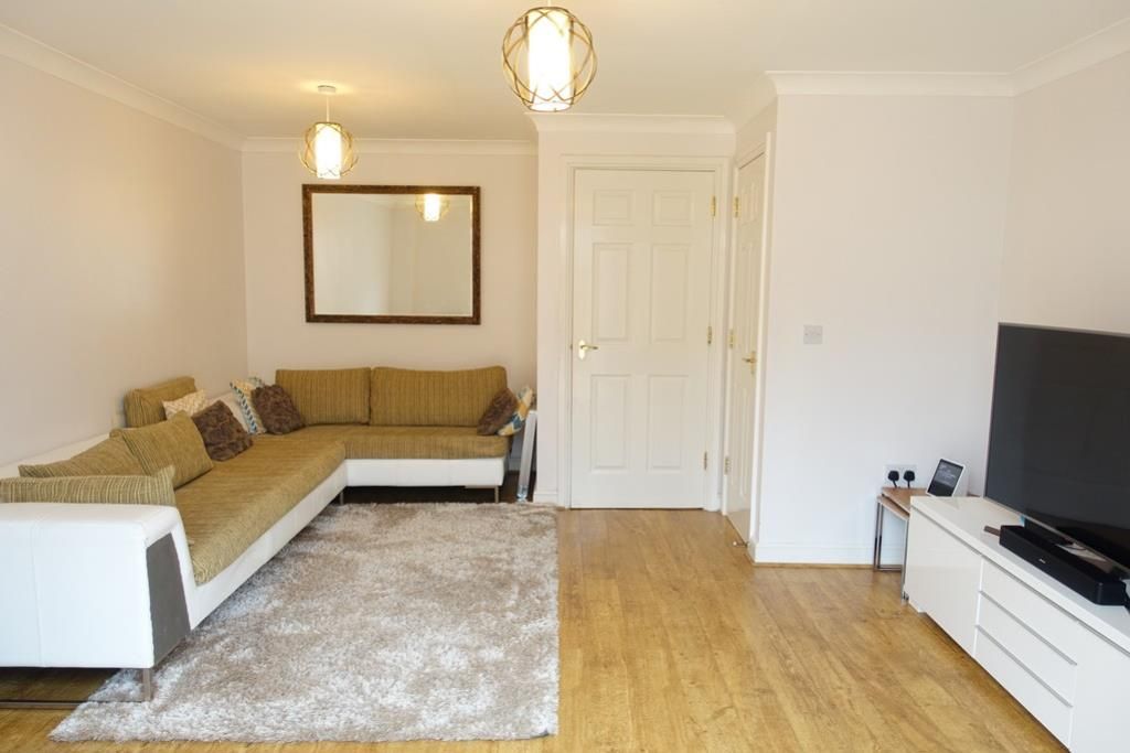 Property photo 3 of 18 Lounge