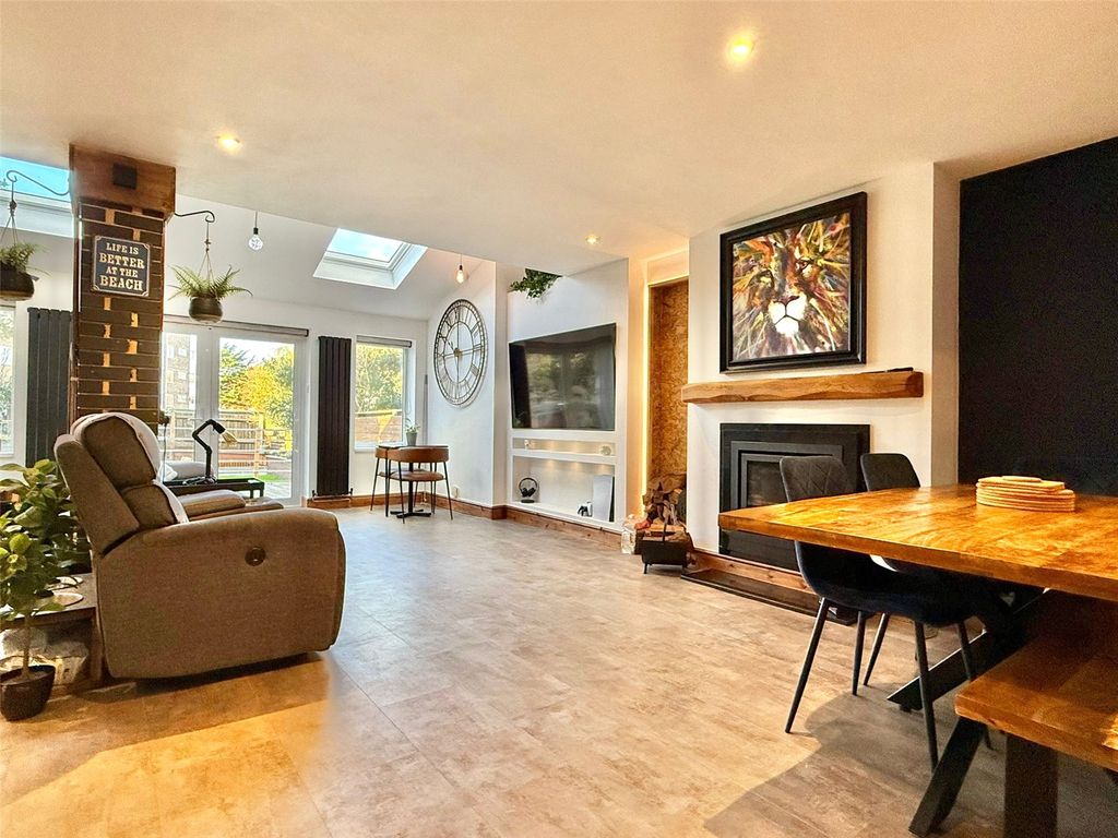 Property photo 2 of 19 Picture No. 32