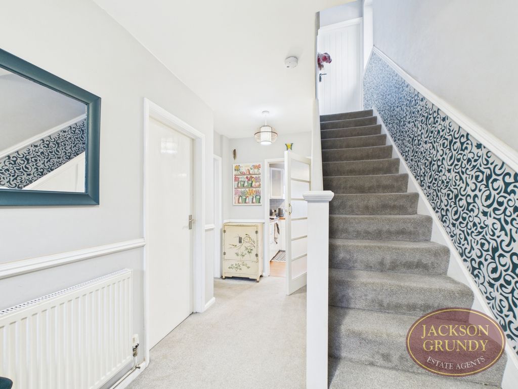 Property photo 2 of 21 Barons Way