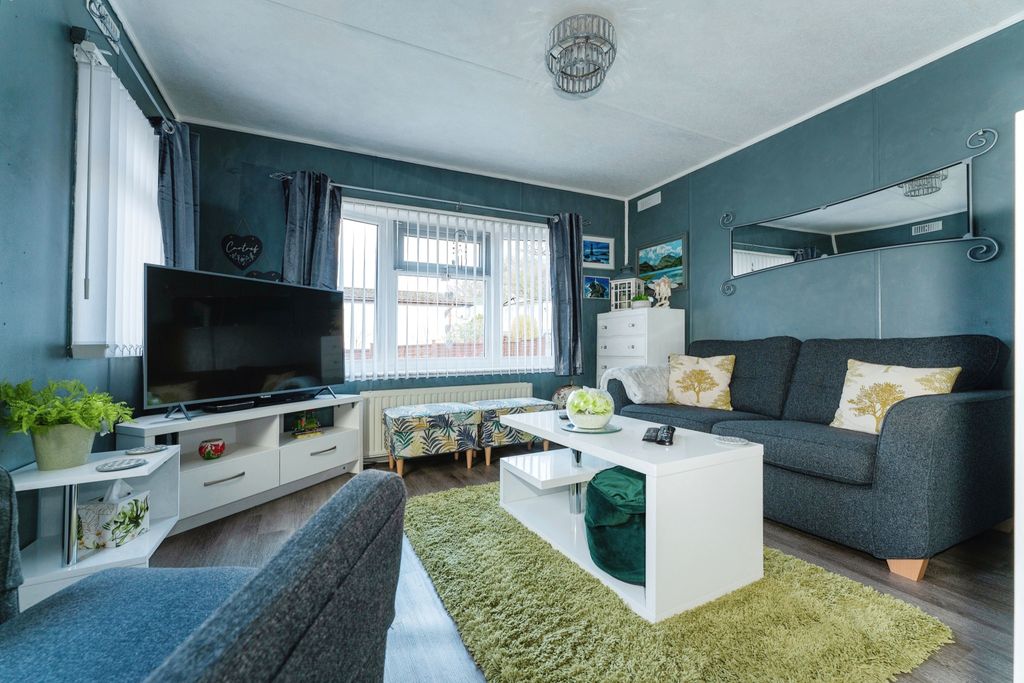 Property photo 2 of 21