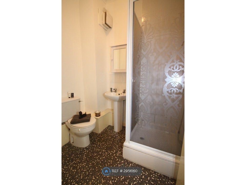Property photo 2 of 25 Bathroom