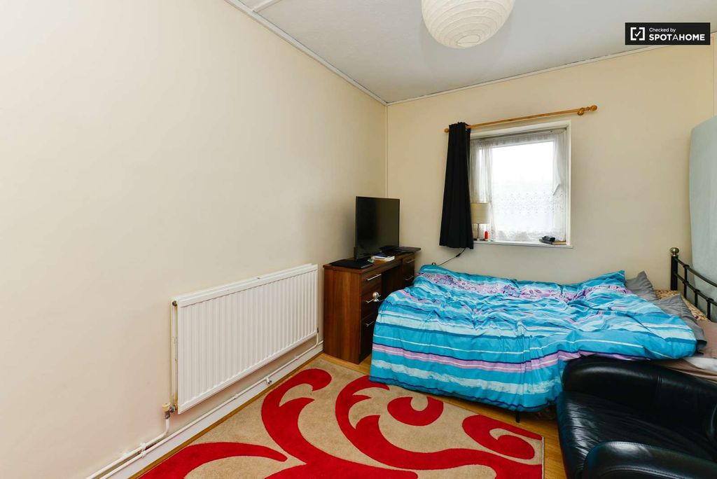 Property photo 2 of 9 Bedroom 1