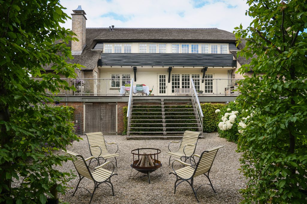 Property photo 3 of 90