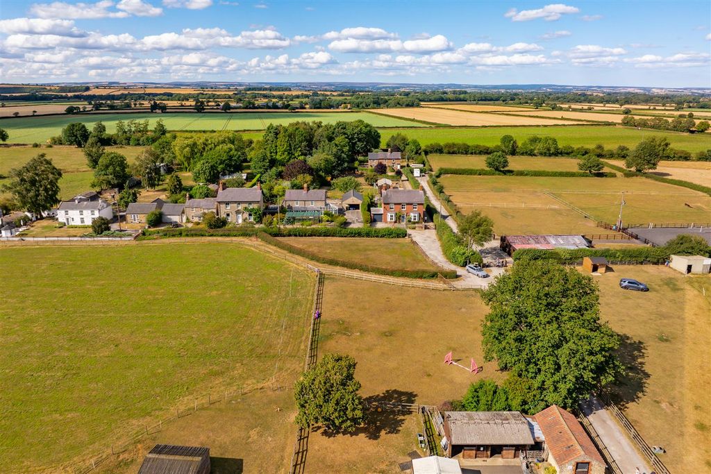 Property photo 2 of 13 Wyville House-24.Jpg