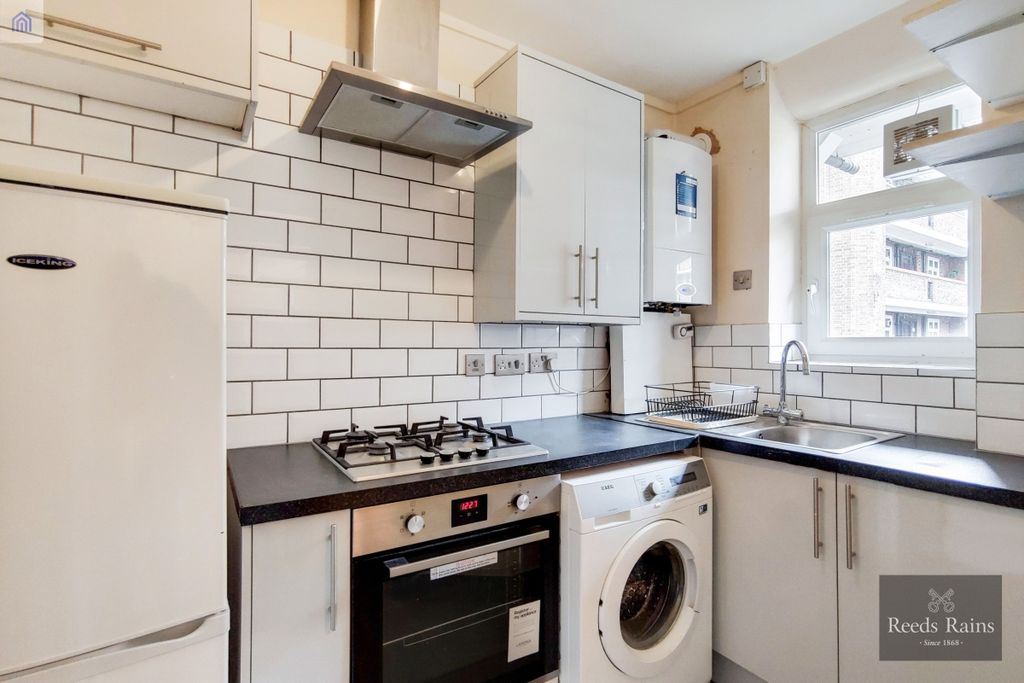 Property photo 2 of 14 Kitchen