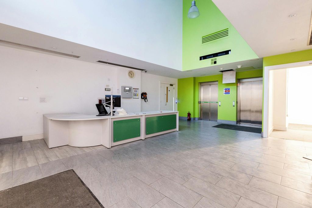 Property photo 3 of 6 7 Newington Barrow Way 35.Jpg