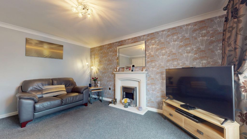 Property photo 3 of 41 4402995