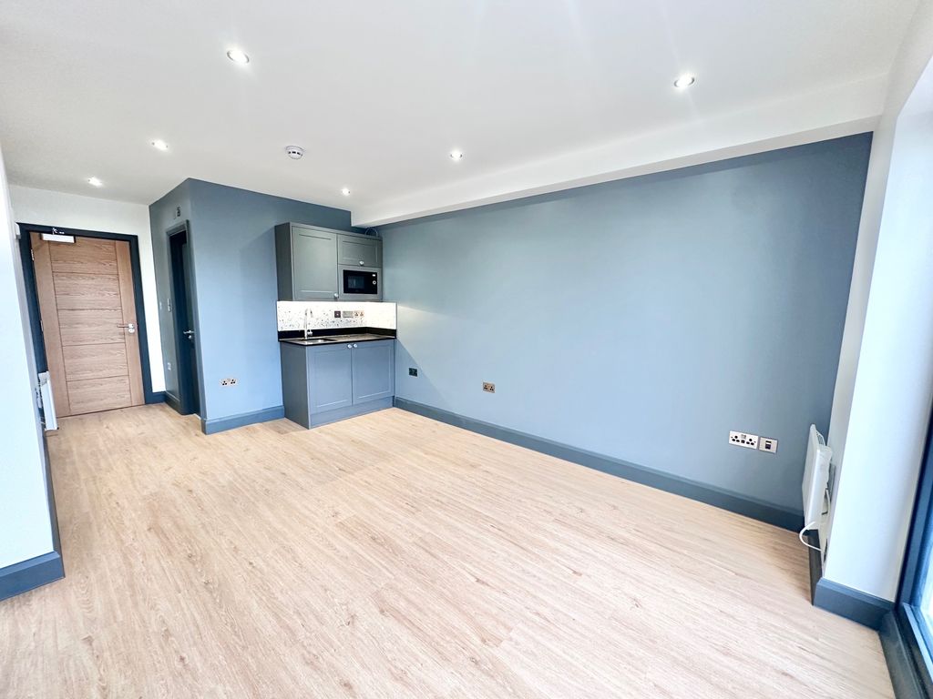 Property photo 2 of 8 Room 1