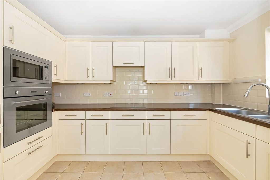Property photo 2 of 14 Kitchen
