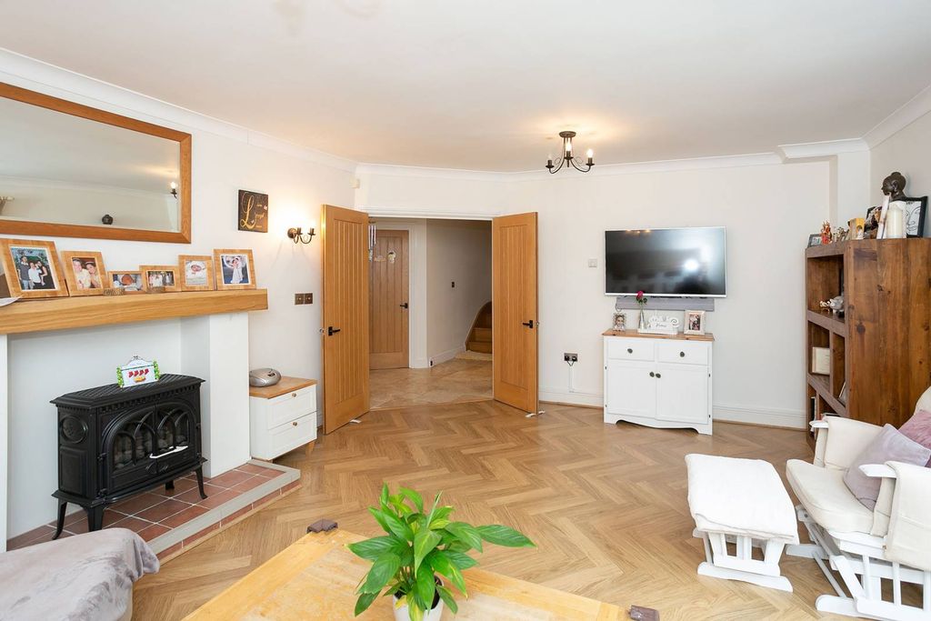 Property photo 2 of 30