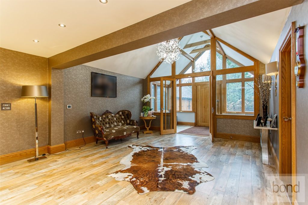 Property photo 2 of 33