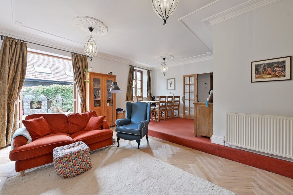 Property photo 2 of 10 Picture No. 13