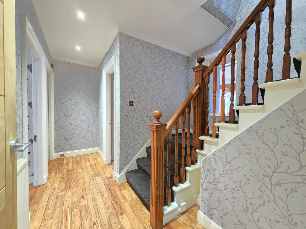 Property photo 2 of 25