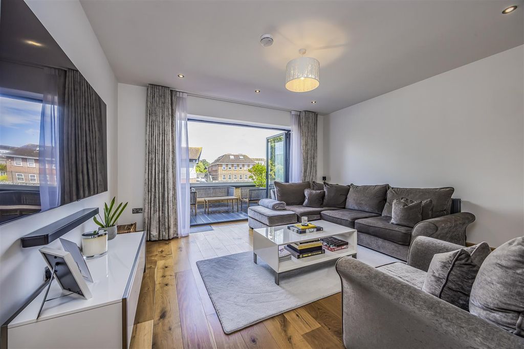 Additional image 20 of 4 bed town house for saleWykeham Place, Fareham PO16