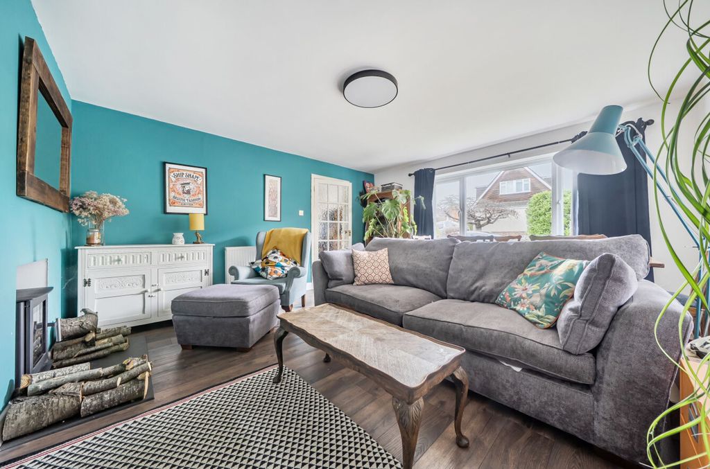 Property photo 2 of 20 Lounge