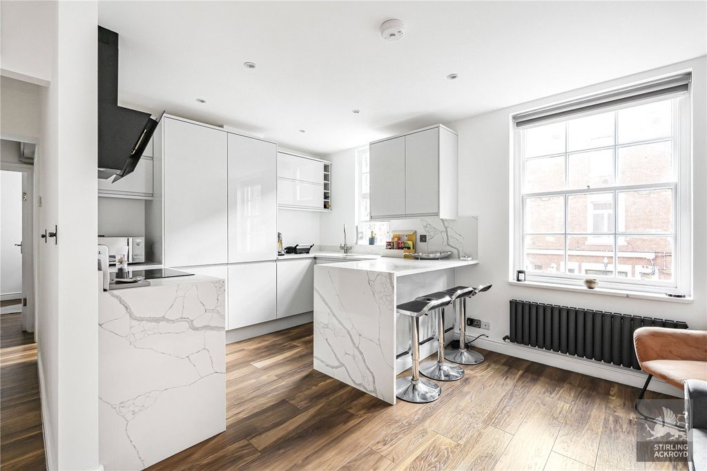 Property photo 3 of 15 Reception/Kitchen