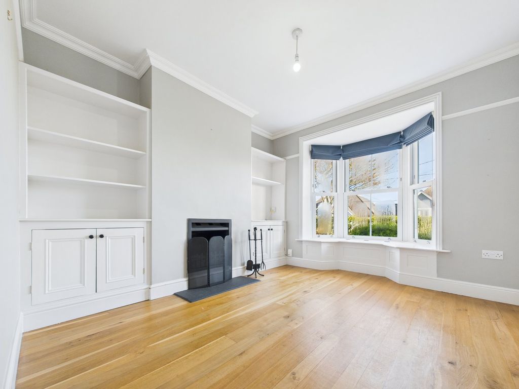 Property photo 3 of 27