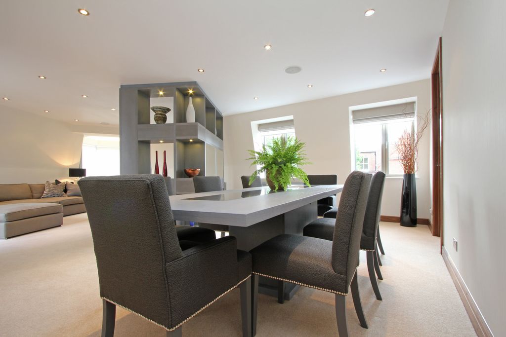 Property photo 2 of 14 Dining Room
