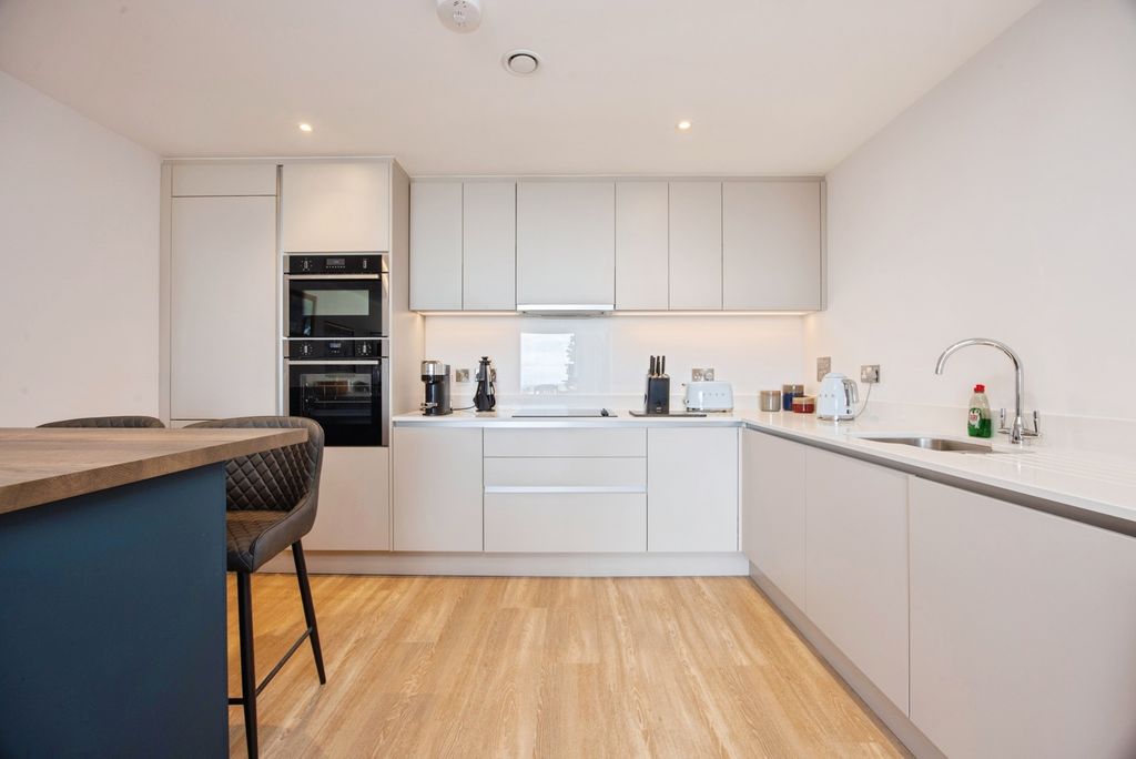 Property photo 3 of 20 Pbox-Img.Jpg