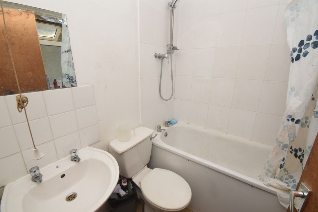 Property photo 3 of 9 Photo 5