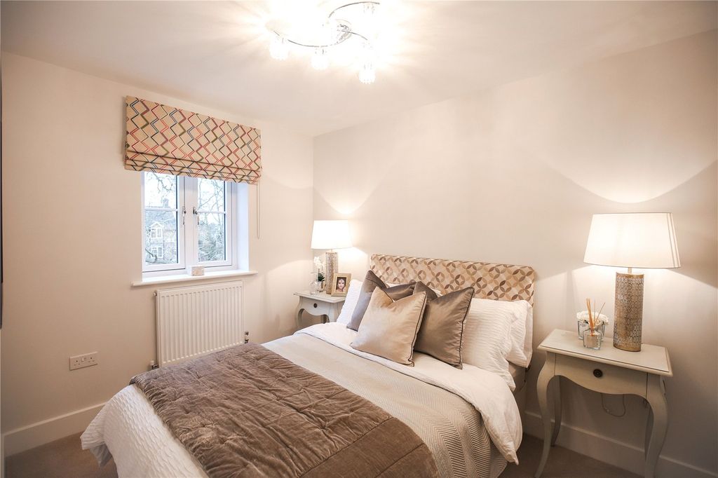 Property photo 3 of 8 Show Home
