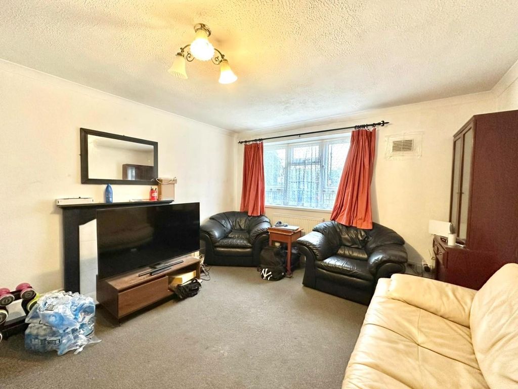 Property photo 2 of 13 A4Fb2150-49cc-42Dd-B3c3-E6701Fa92645.Jpg