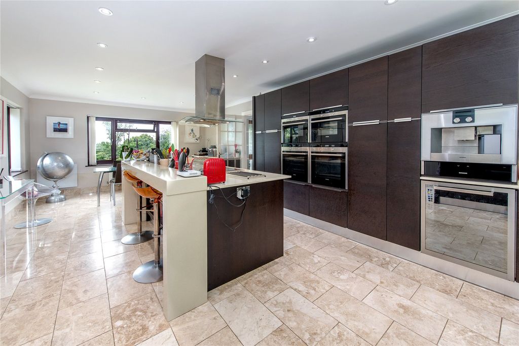 Property photo 3 of 25 Kitchen