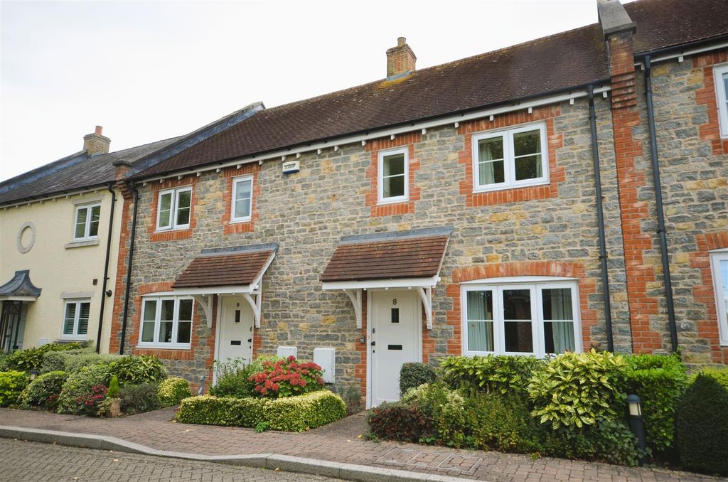 Property photo 1 of 10 Front