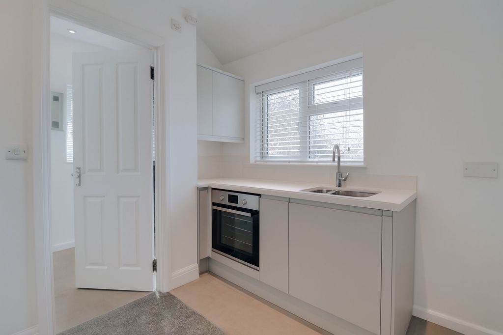 Property photo 3 of 6 Kitchen