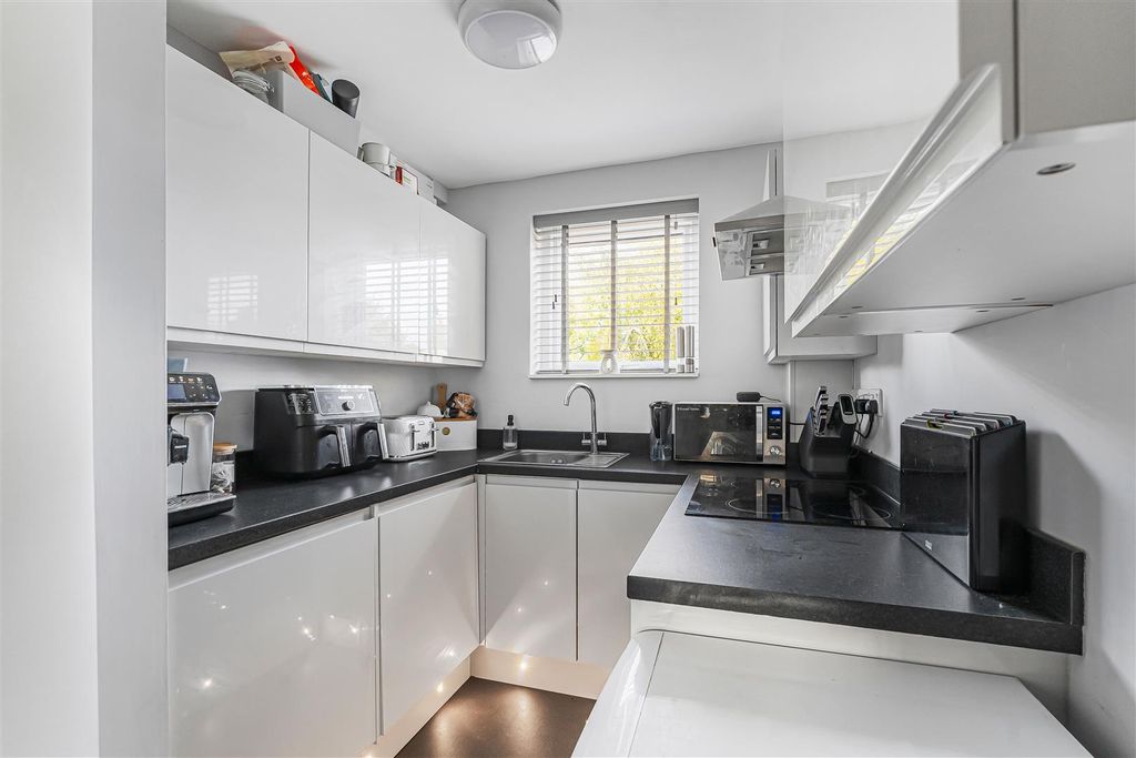 Property photo 3 of 10 6_66413.Jpg