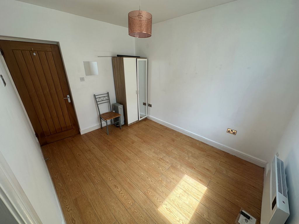 Property photo 3 of 4 Bedroom