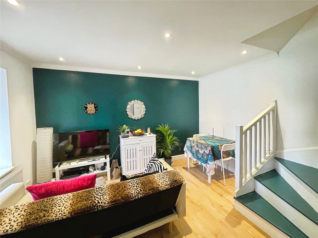 Property photo 2 of 8 Picture No. 10
