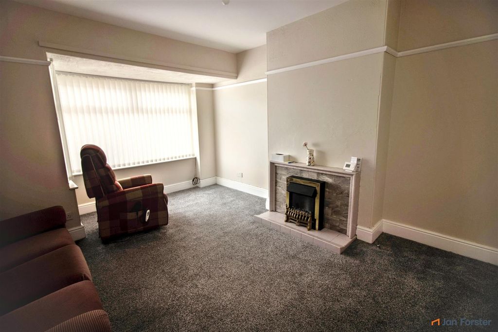 Property photo 2 of 6 Lounge