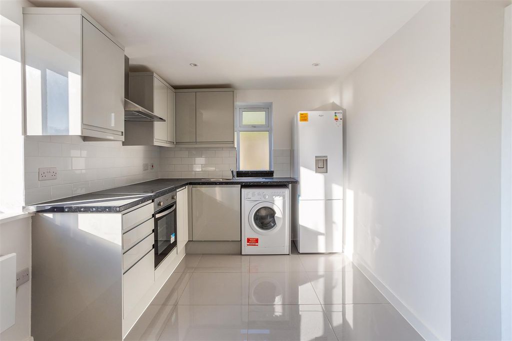 Property photo 3 of 5 72 Brighton Road 310904  (8).Jpg