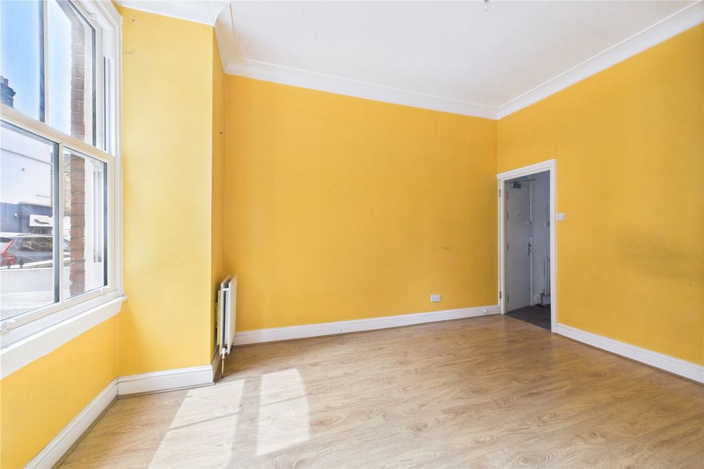 Property photo 3 of 24 Picture No. 05