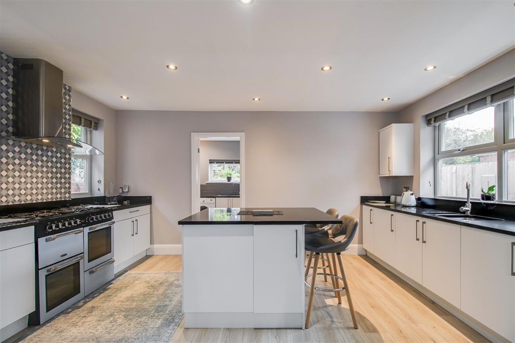 Property photo 2 of 26