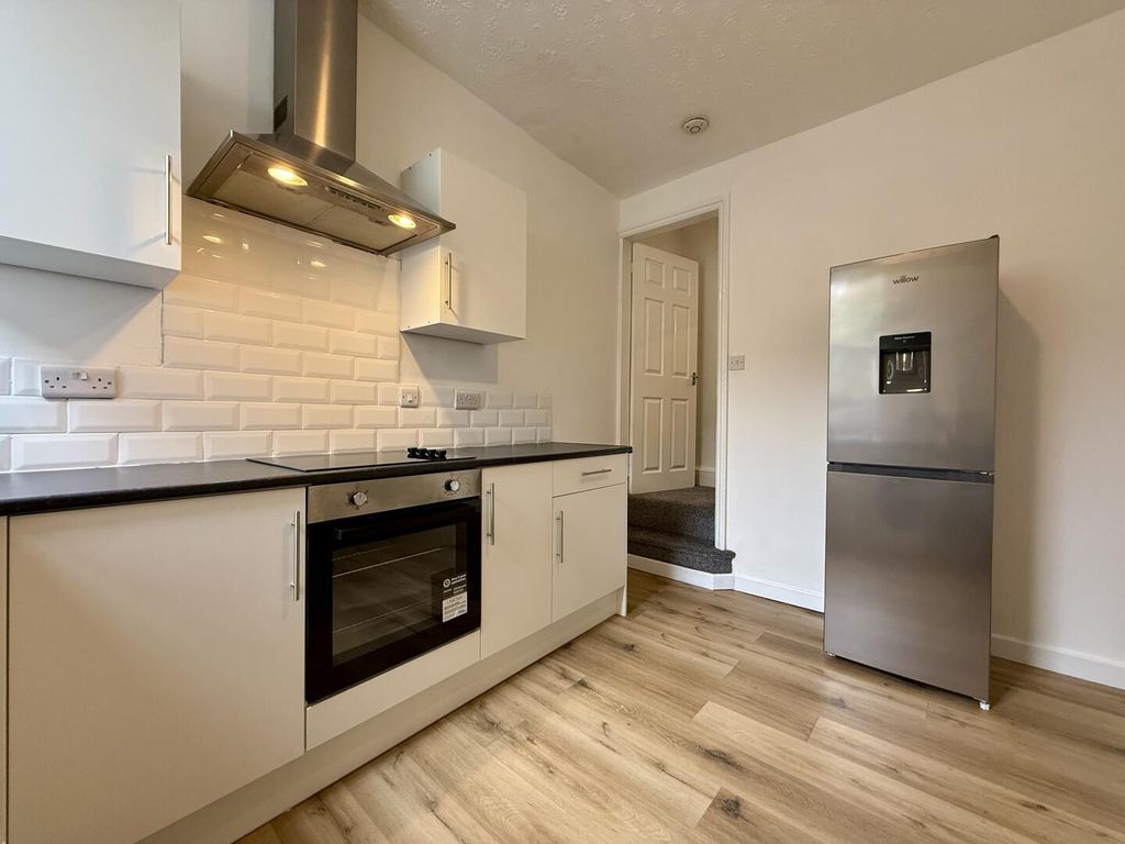 Property photo 2 of 32 Kitchen