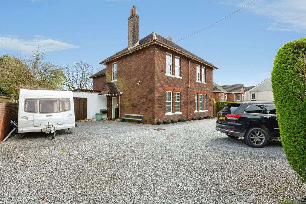 Property photo 1 of 31