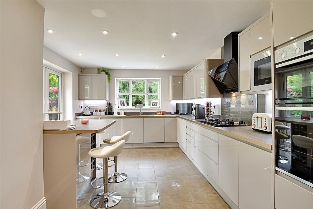 Property photo 3 of 25 Kitchen 1.Jpg