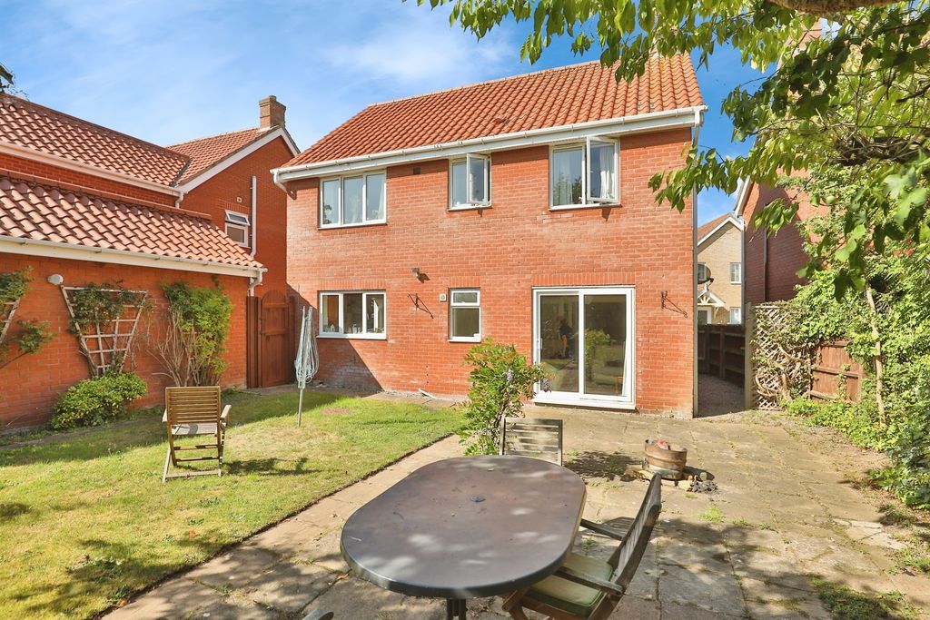 Property photo 2 of 17