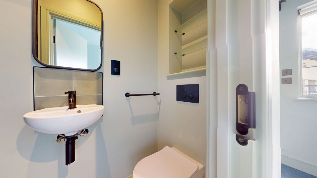 Property photo 2 of 17 Bathroom