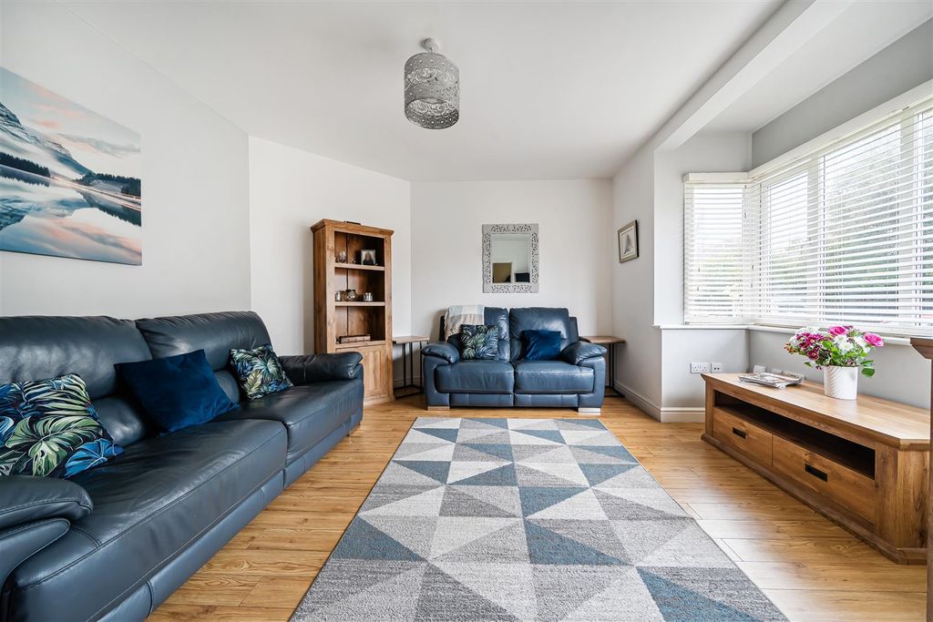 Property photo 3 of 21 1417960-6-69972F76F01B2.Jpg