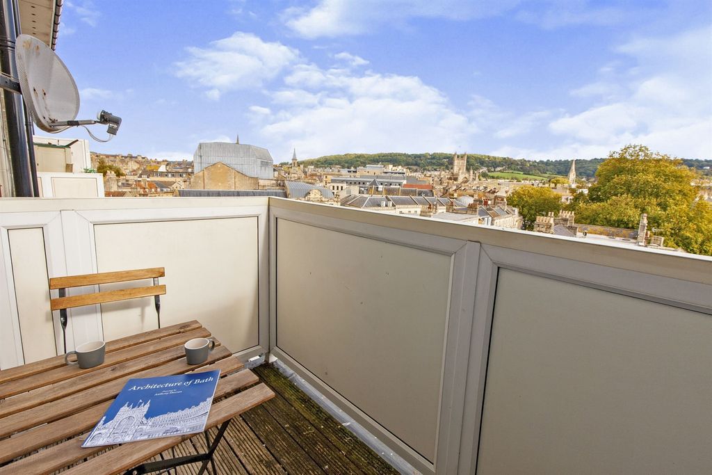 Property photo 3 of 14 Balcony