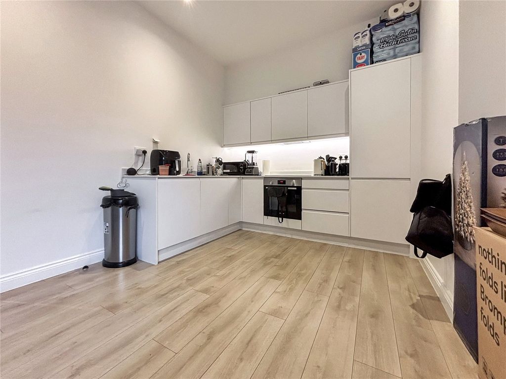 Property photo 2 of 12 Picture No. 19