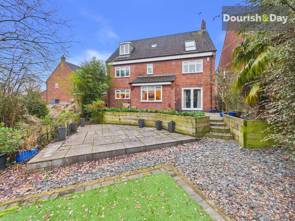 Property photo 3 of 28