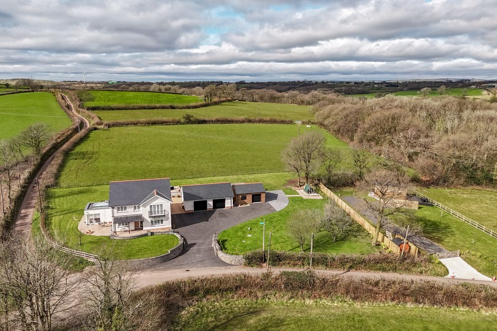 Property photo 2 of 46 Pedrheol - Web (2 Of 52).Jpg