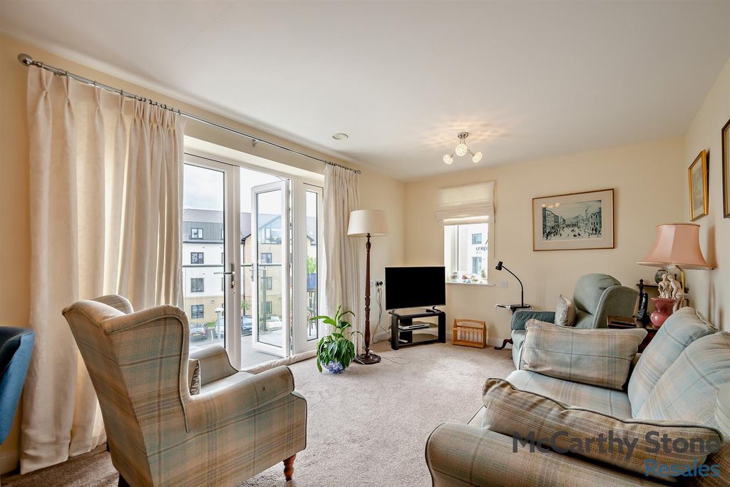 Property photo 3 of 26 8688297-Interior04-800.Jpg