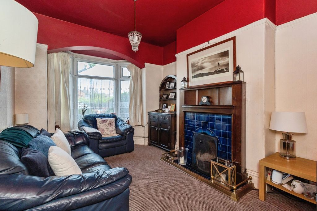 Property photo 2 of 17 Photo