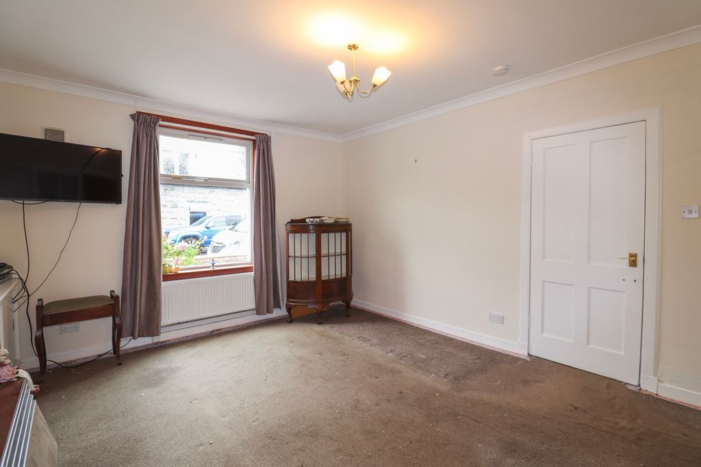 Property photo 3 of 27